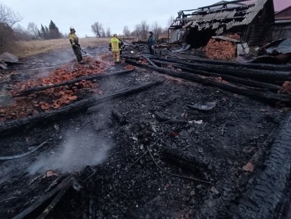 СУ СКР по Чувашии устанавливаются обстоятельства гибели трех человек при пожаре в Вурнарском муниципальном округе